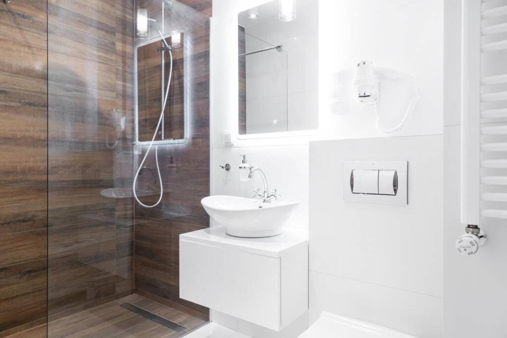 קרקוב Househost Apartment: Miodowa 42/8A Street מראה חיצוני תמונה